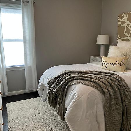 Cozy, 1St Floor Apartment 2Bdrms Plus Semi Private Room With Futon Pets With Fee Family Friendly Close To Everything Cleveland Extérieur photo