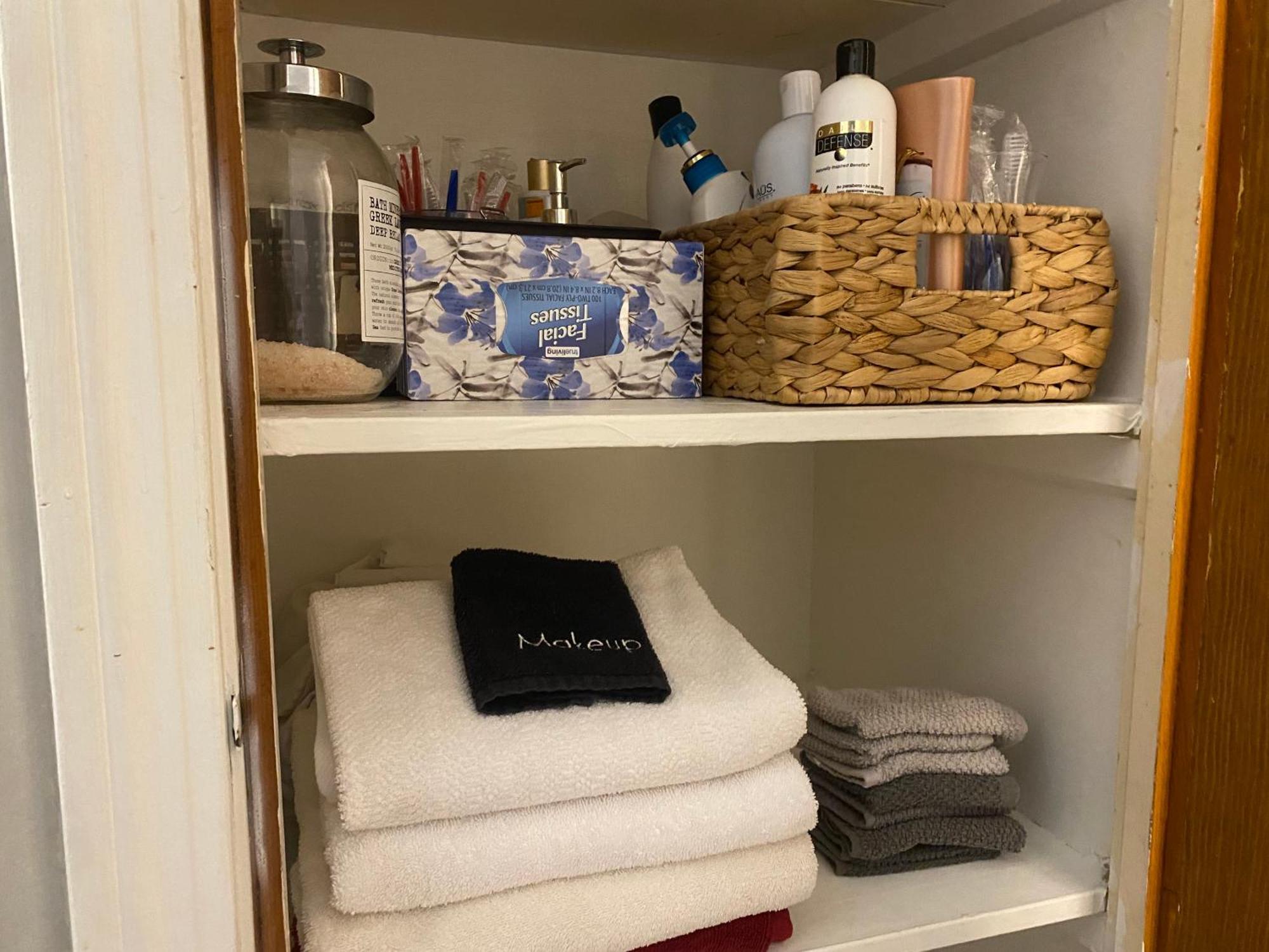 Cozy, 1St Floor Apartment 2Bdrms Plus Semi Private Room With Futon Pets With Fee Family Friendly Close To Everything Cleveland Extérieur photo