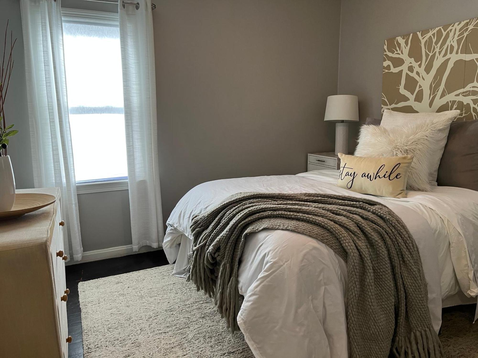 Cozy, 1St Floor Apartment 2Bdrms Plus Semi Private Room With Futon Pets With Fee Family Friendly Close To Everything Cleveland Extérieur photo
